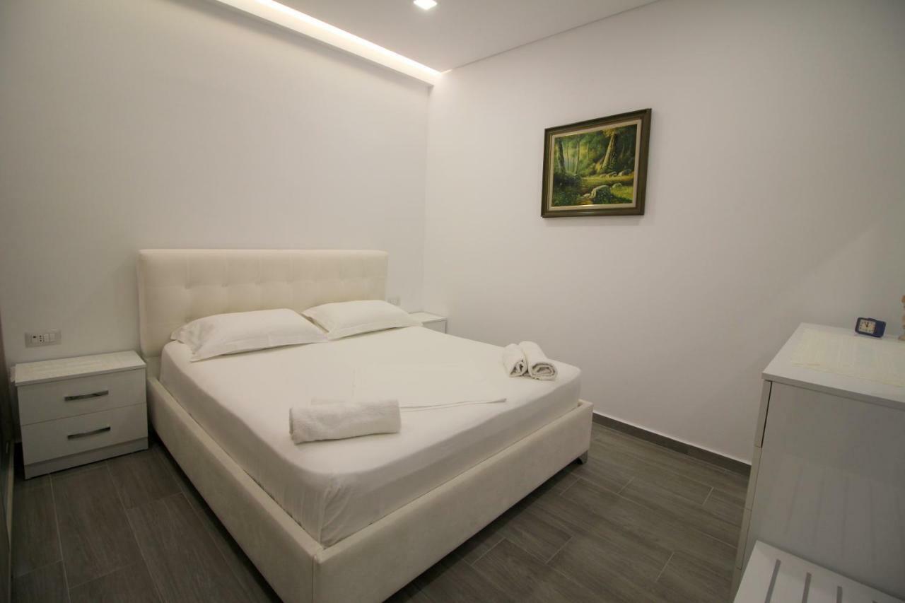 Edina By Hp Hotel Sarandë Eksteriør bilde