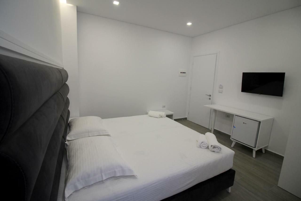 Edina By Hp Hotel Sarandë Eksteriør bilde